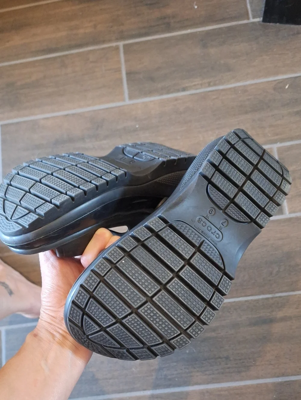 Crocs Mega Crush Platform Sandals Black Mens 7 / Womens 9
